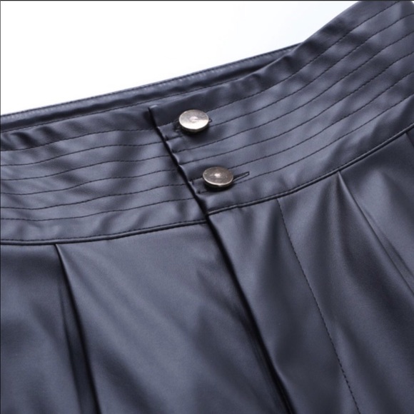 ❗️LAST 1❗️Chic Faux Leather Wide Leg Pants NWT - Picture 10 of 11